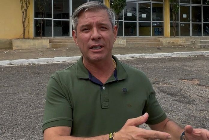 Cabo Bebeto cobra Dantas por terminal rodoviário fechado em Santana do Ipanema e rebate promessa de aeroporto: "Se não chega ônibus, avalie avião"