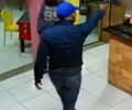 Vídeo: clientes são rendidos e agredidos durante assalto em hamburgueria no Antares