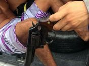 Motocicleta da vítima foi atingida por disparos de arma de fogo
