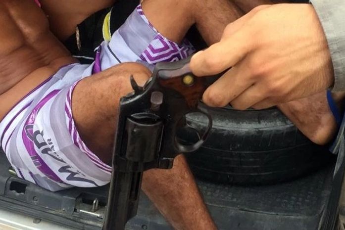 Motocicleta da vítima foi atingida por disparos de arma de fogo