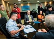 Governador assina acordo que permite emissão da Carteira de Identidade pelos cartórios