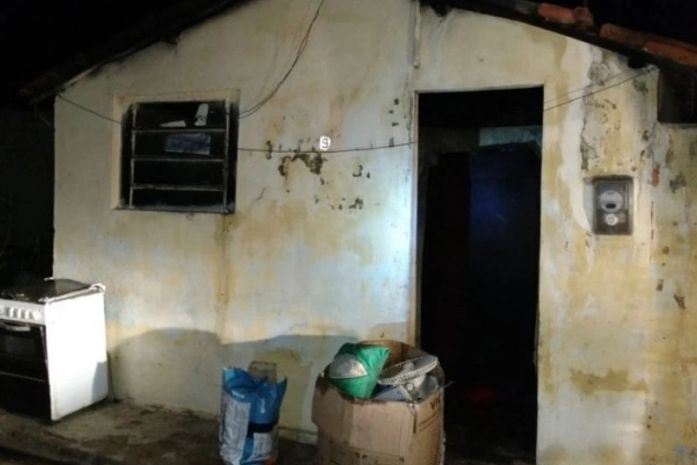 Estrutura da casa foi condenada pelos Bombeiros.
