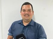 Vereador David do Emprego entrega Comenda Senador Arnon de Mello ao radialista Bruno Rafael em sessão solene na Câmara de Maceió