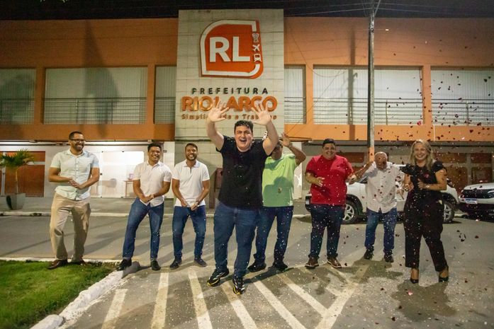 Prefeito Carlos Gonçalves anuncia pagamento antecipado de fevereiro para os servidores públicos de Rio Largo