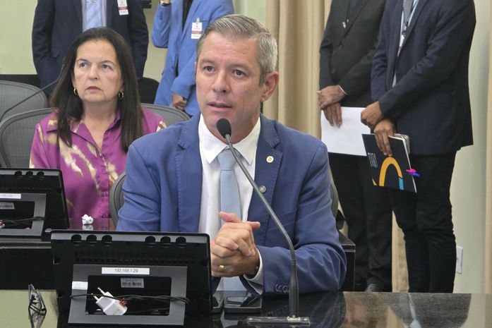 “Os tiranos serão responsabilizados”, afirma Cabo Bebeto contra perseguição a Eduardo Bolsonaro