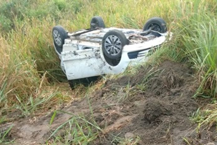 Veículo sai da pista e capota na AL-105, em Porto Calvo