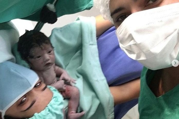 Família de bebê com doença rara pede ajuda para que criança seja transferida para UTI em Maceió