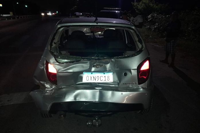 Embriagado, motorista tenta fugir após provocar colisão envolvendo mais dois veículos