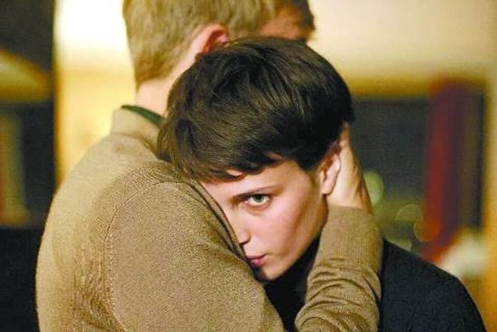 O Amante Duplo - Filme de François Ozon questiona os segredos por trás do espelho