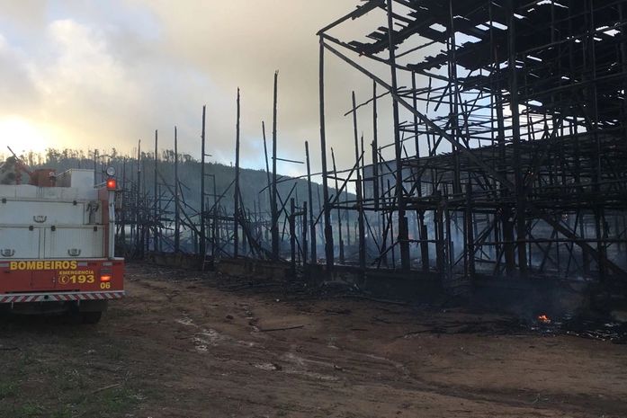 Incêndio atinge galpões de fumo em Lagoa da Canoa