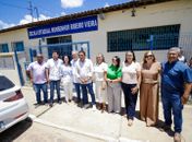 Prefeita Tia Júlia, Júlio Cezar e Silvio Camelo anunciam construção de novo ginásio poliesportivo para Escola Estadual Monsenhor Ribeiro Vieira, ao lado de secretária estadual de Educação Roseane Vasconcelos