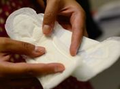 Governo lança programa de distribuição gratuita de absorvente pelo SUS