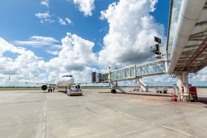 O impacto é relevante no mercado porque os custos com combustível de aviação representam entre 35 a 40% dos custos de voo