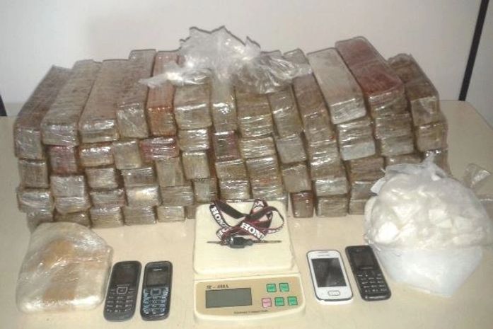 Policiais apreendem maconha e cocaína durante ação em Maceió e Flexeiras