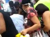 Promoção de cerveja causa confusão e disputa entre dezenas de clientes em supermercado de Salvador