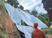 Proteção de encostas com lonas chega a 54 pontos de Maceió