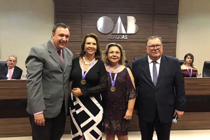 Professora Graça é homenageada com a medalha Mulher de Destaque Brasil em Encontro Nacional de Legislativos Municipais