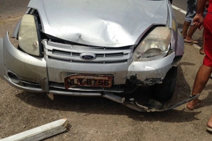 Mototaxista e passageira ficam feridos em acidente na BR 316