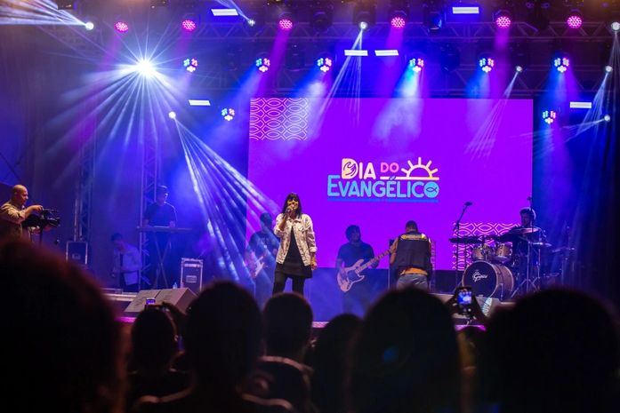 Fiéis prestigiam primeira noite de comemorações ao Dia do Evangélico