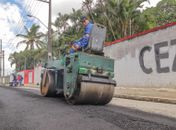 Prefeitura faz reparo no asfalto da Rua Padre Cícero no Antares nesta quinta-feira (6)