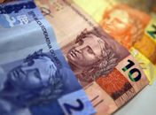 Aposentados e pensionistas do INSS começam a receber 13º nesta sexta