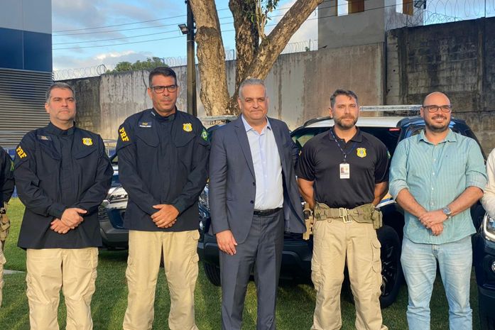 Deputado Alfredo Gaspar entrega duas novas viaturas para a PRF em Alagoas