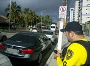 Operação da SMTT autua 100 veículos por estacionamento irregular