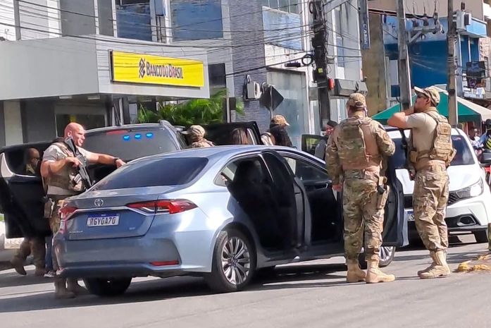 Vídeo: Quatro pessoas são detidas pela polícia ao saírem de agência bancária no interior de AL