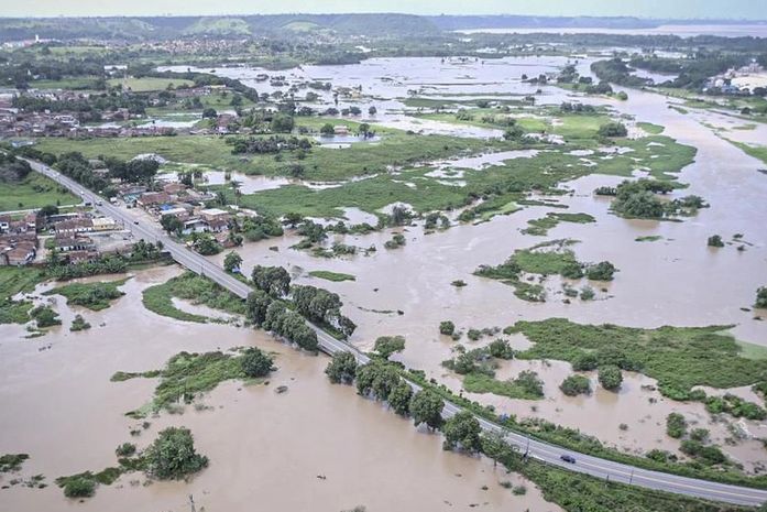 Cidade inundada devido às fortes chuvas