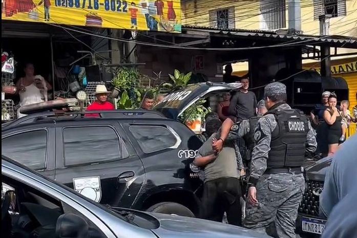 Homem é preso após agredir companheira e esfaquear motociclista no Jacintinho