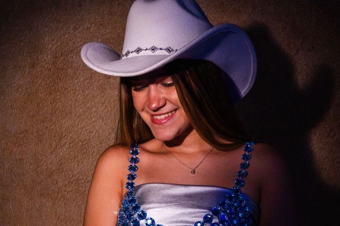 Gigi Brito, cantora alagoana de 14 anos, lança hoje novo single sertanejo