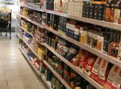 Varejo cresce 1% em fevereiro e atinge patamar recorde, diz IBGE