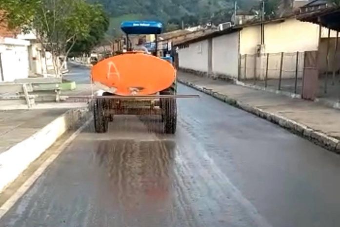 CoronaVírus: Prefeitura de Santana do Mundaú reforça protocolo de limpeza de vias públicas