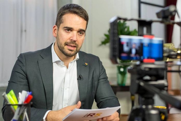 Com rumo a 2022, Eduardo Leite concederá coletiva durante passagem em Alagoas