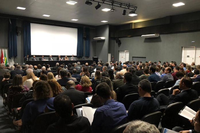 Voo da madrugada: propagandas e materiais ilegais serão investigados