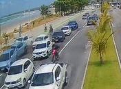 Vídeo mostra caminhonete causar engavetamento no Jaraguá; motorista tinha sinais de embriaguez