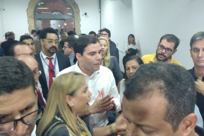 Kelmann Vieira, decidiu suspender as sessões legislativas na Casa até que seja garantida a segurança no local.
