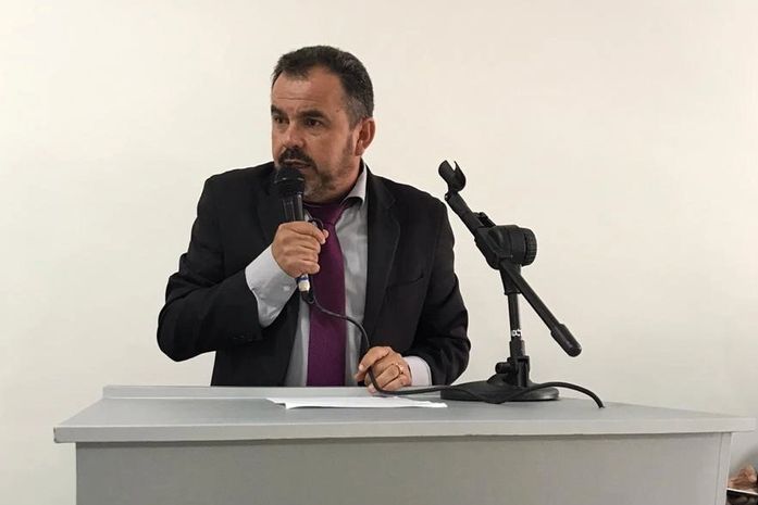 Prefeito enfrenta sérias críticas por criar orçamento de cerca de 10 milhões direcionados para palco de festas