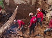 Bombeiros acham corpo de garoto soterrado em Santa Maria de Itabira, em Minas Gerais