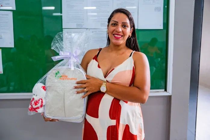 Prefeitura realiza a 4ª entrega de enxovais do projeto “Mãe Arapiraquense” de 2025