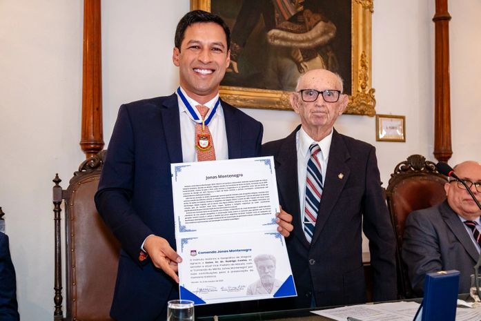 Vice-prefeito de Maceió recebe comenda do Instituto Histórico e Geográfico de Alagoas