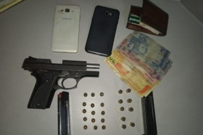 Homem é flagrado armado em estacionamento de parque de vaquejada no interior