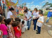 Cosems-AL distribui presentes a comunidades em vulnerabilidade social