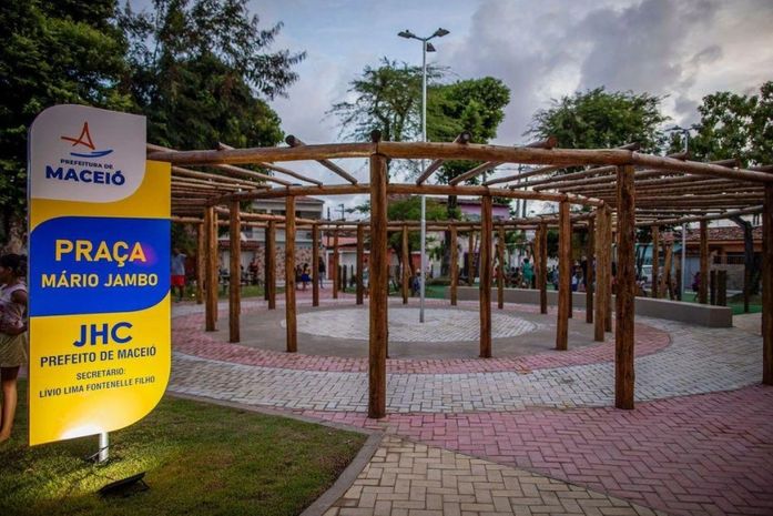 Moradores do Jacintinho celebram entrega da Praça Mário Jambo