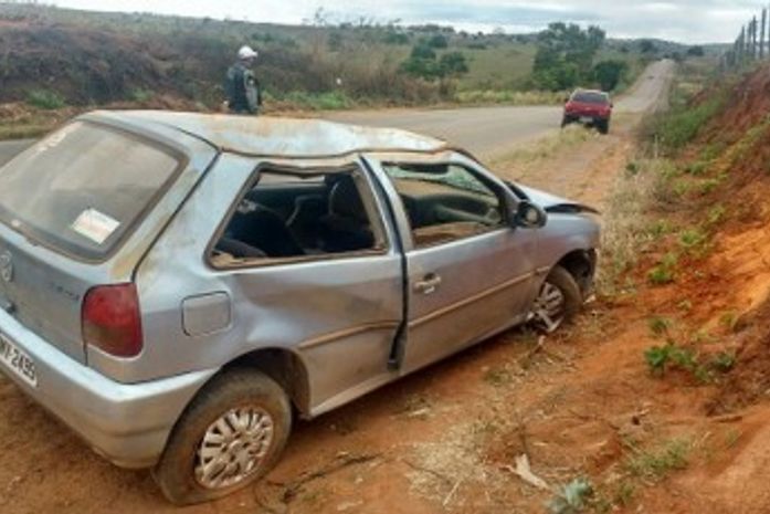 Cinco pessoas ficam feridas após capotamento na AL 101, em Taquarana