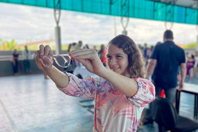 Sua Vida Com Um Novo Olhar: Prefeitura de Branquinha entrega óculos de grau para estudantes