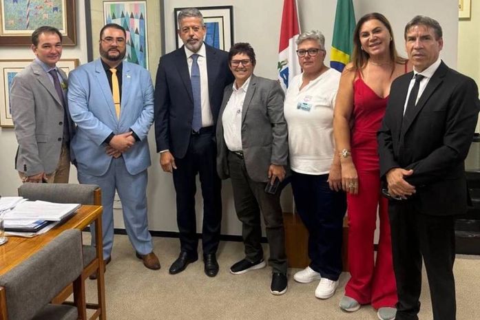 Autoescolas acionam Arthur Lira para barrar projeto que derruba os custos da CNH