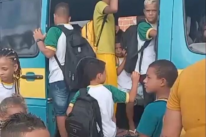 Mãe de estudante denuncia superlotação em transporte escolar de Olivença; veja vídeo