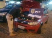PRF em Alagoas prende motorista dirigindo veículo roubado e com documento falso na BR 316