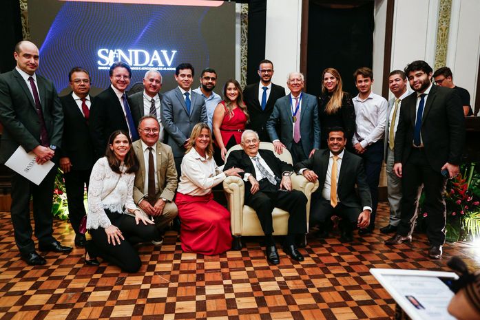 No mês de comemoração da advocacia, SINDAV reúne grandes nomes em noite de homenagem
